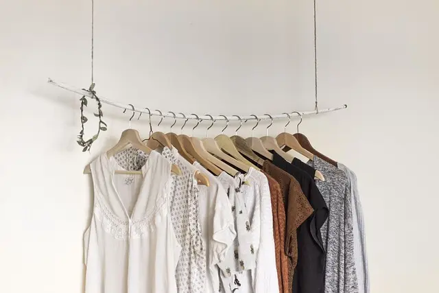 10 conseils pour bien choisir des vêtements intemporels