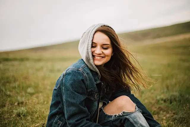 10 conseils mode pour porter la veste en jean avec élégance